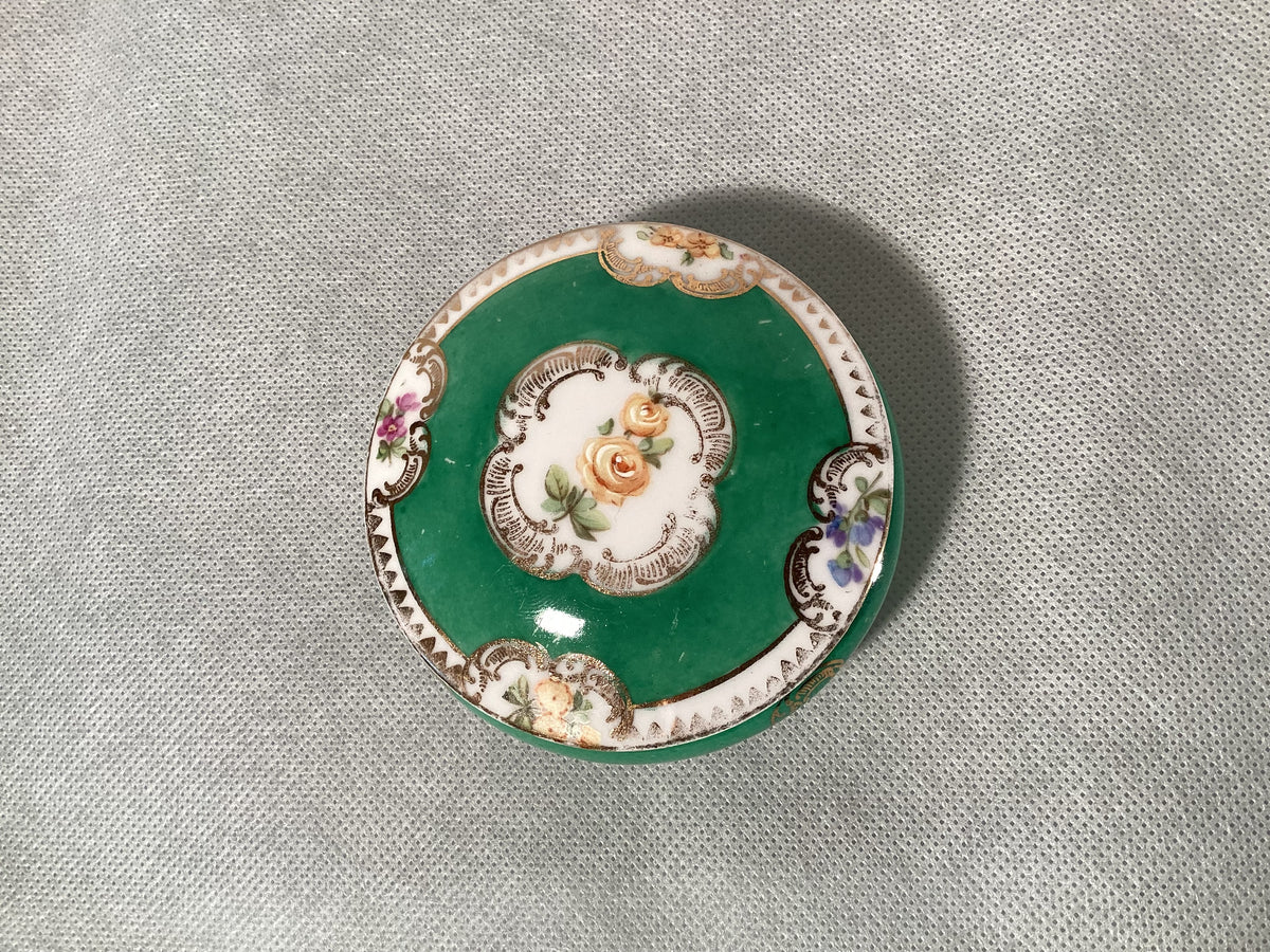 Meissen bowl in green with roses, hand-painted, Ø 8.5 cm