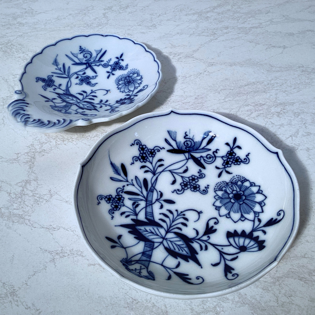 Oval porcelain dish with Meissen attribution, 12 cm