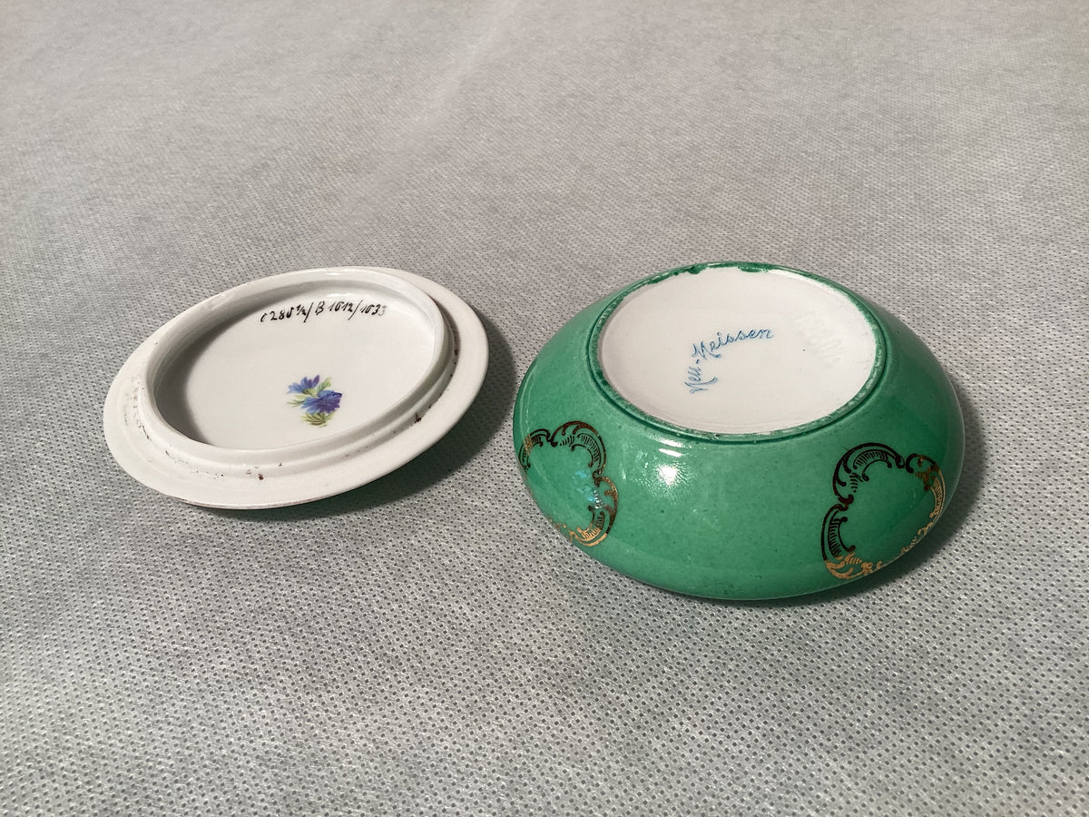 Meissen bowl in green with roses, hand-painted, Ø 8.5 cm
