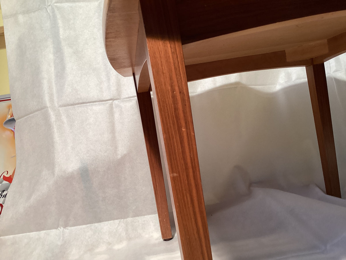 Houten schaakbord met 32 stukken en kist