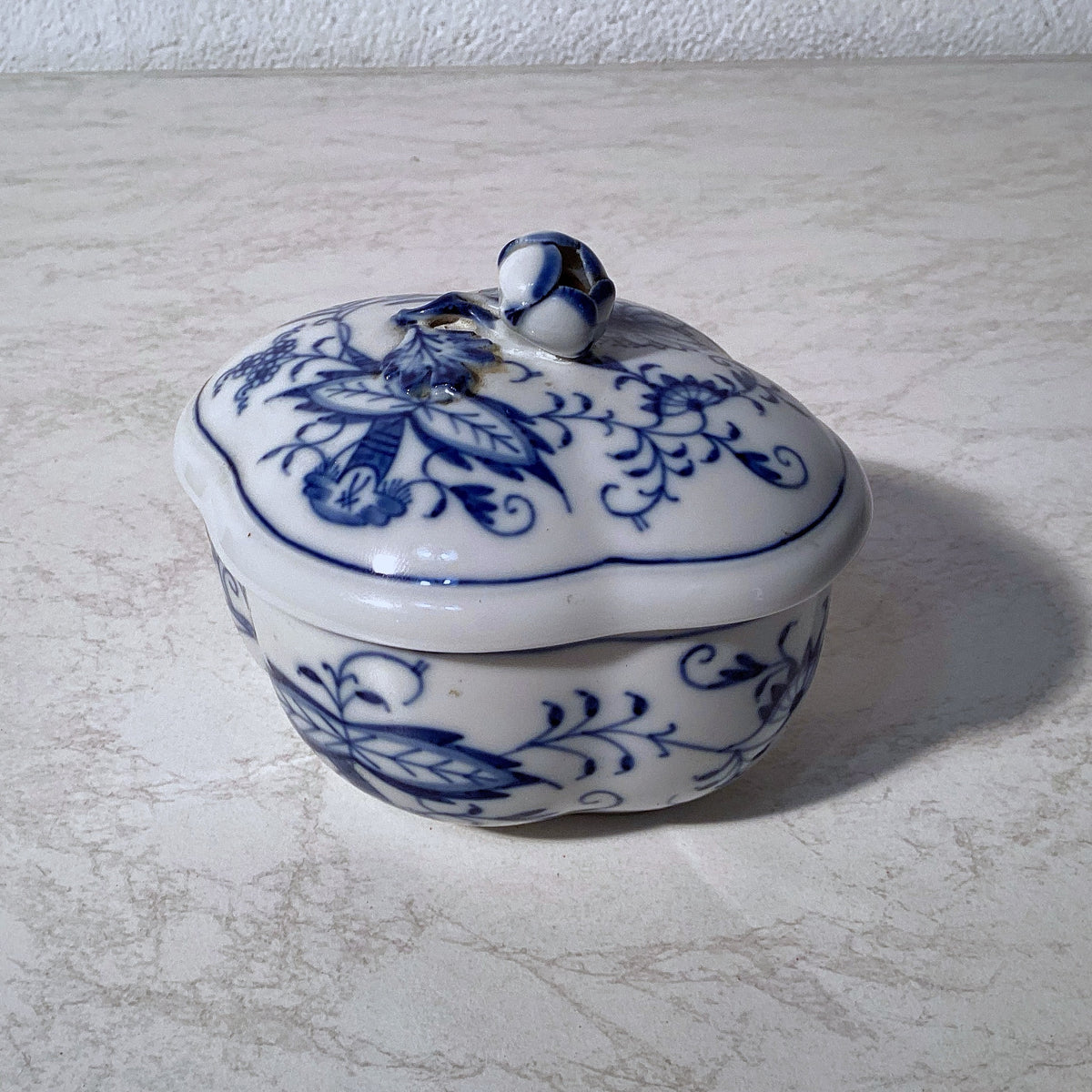 Zuccheriera Meissen blu e bianca, dipinta a mano