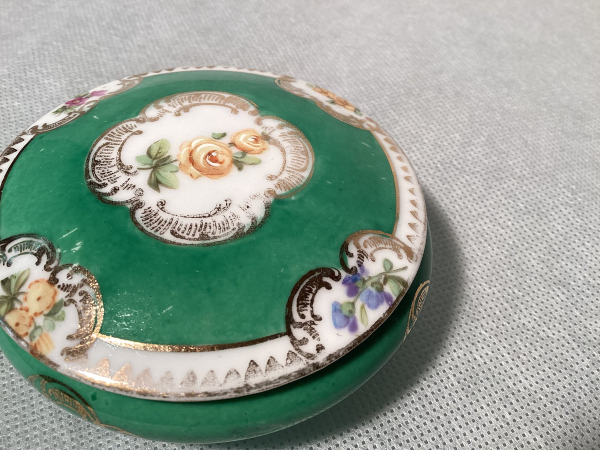Meissen bowl in green with roses, hand-painted, Ø 8.5 cm