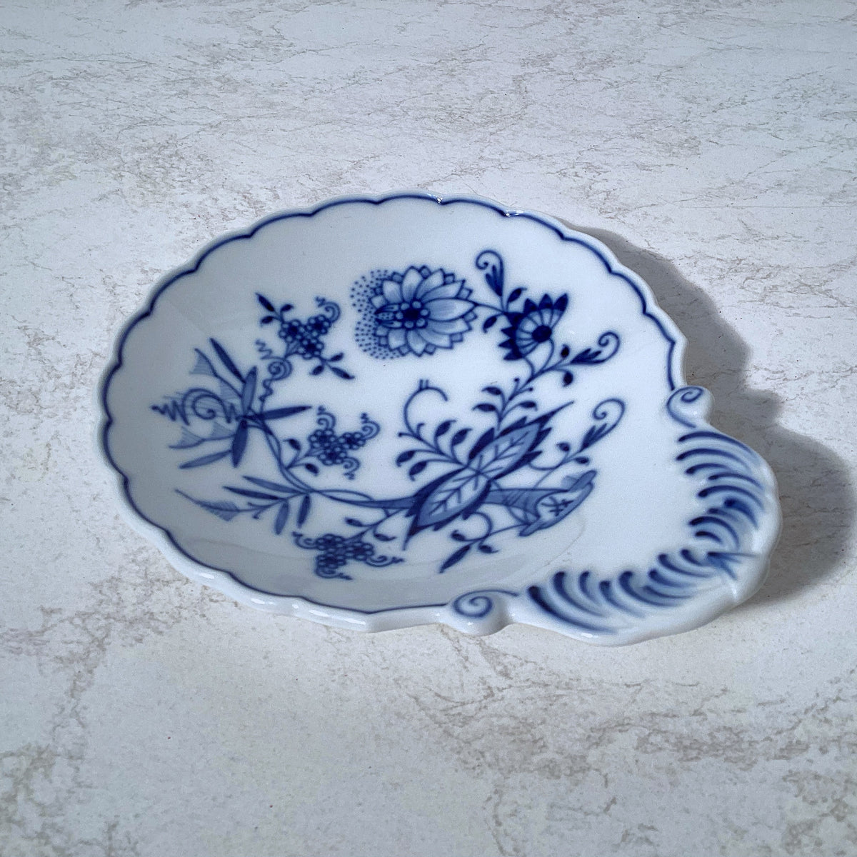 Oval porcelain dish with Meissen attribution, 12 cm