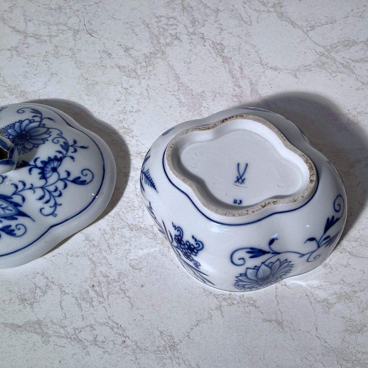 Zuccheriera Meissen blu e bianca, dipinta a mano
