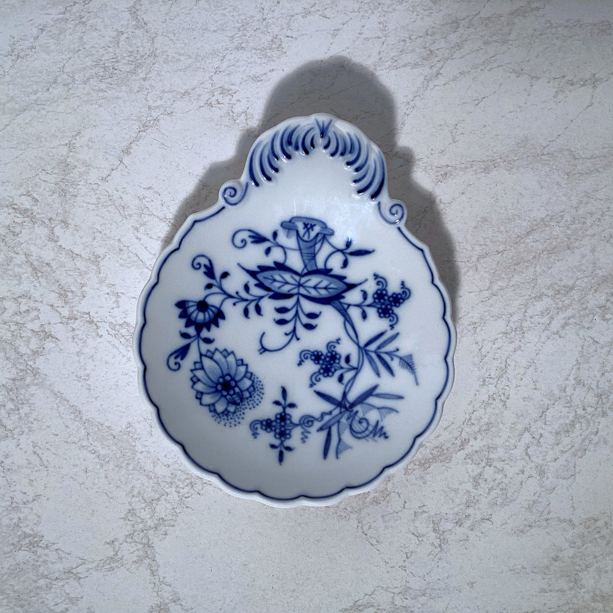 Oval porcelain dish with Meissen attribution, 12 cm