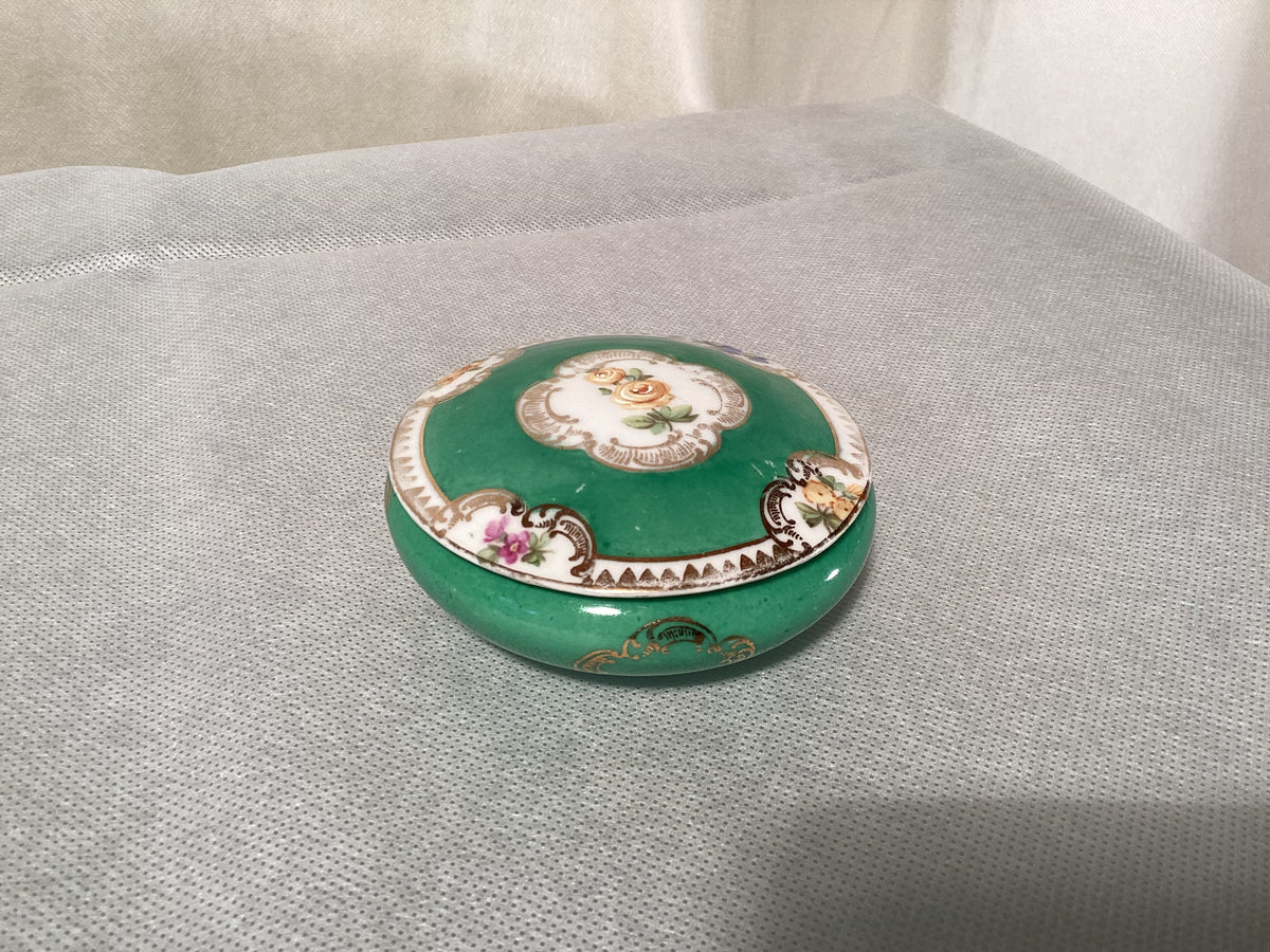 Meissen bowl in green with roses, hand-painted, Ø 8.5 cm