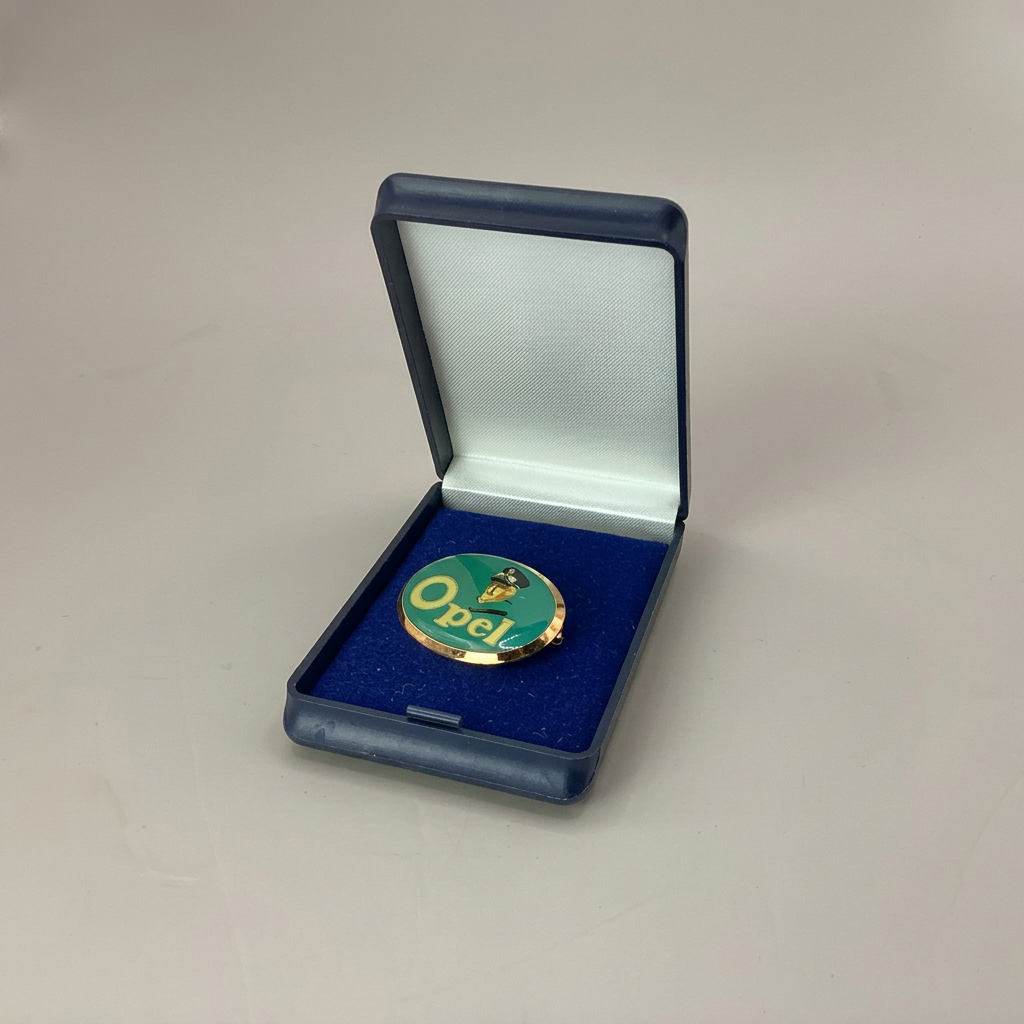 Vintage Opel broche met veiligheidsspeld, ovaal, groen-goud, met etui