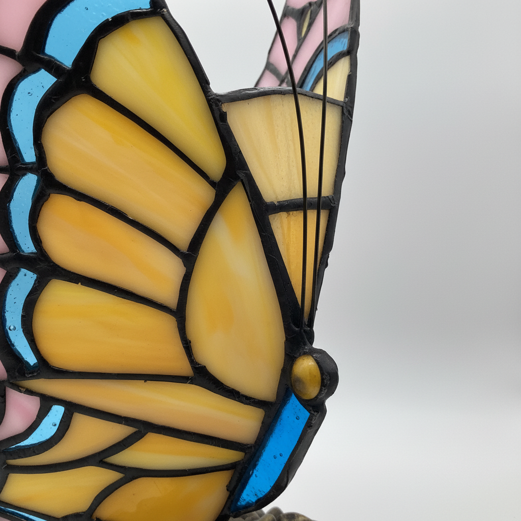 Tiffany-stijl tafellamp met vlindermotief, gekleurd glas, 24 cm