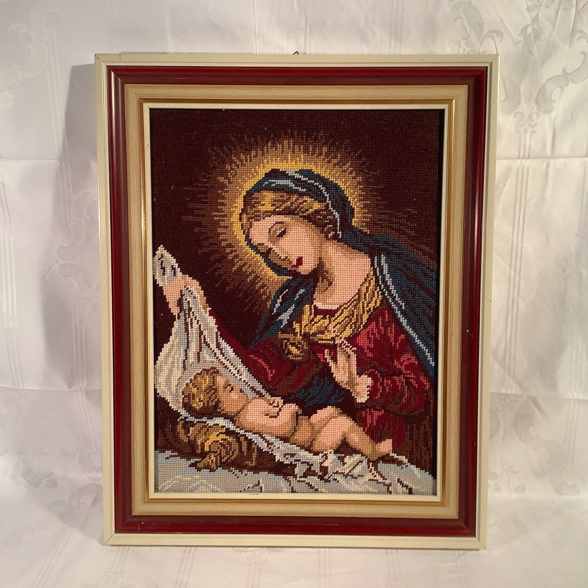 Embroidered wall art of Mary with Baby Jesus, wooden frame, 40 x 50 cm