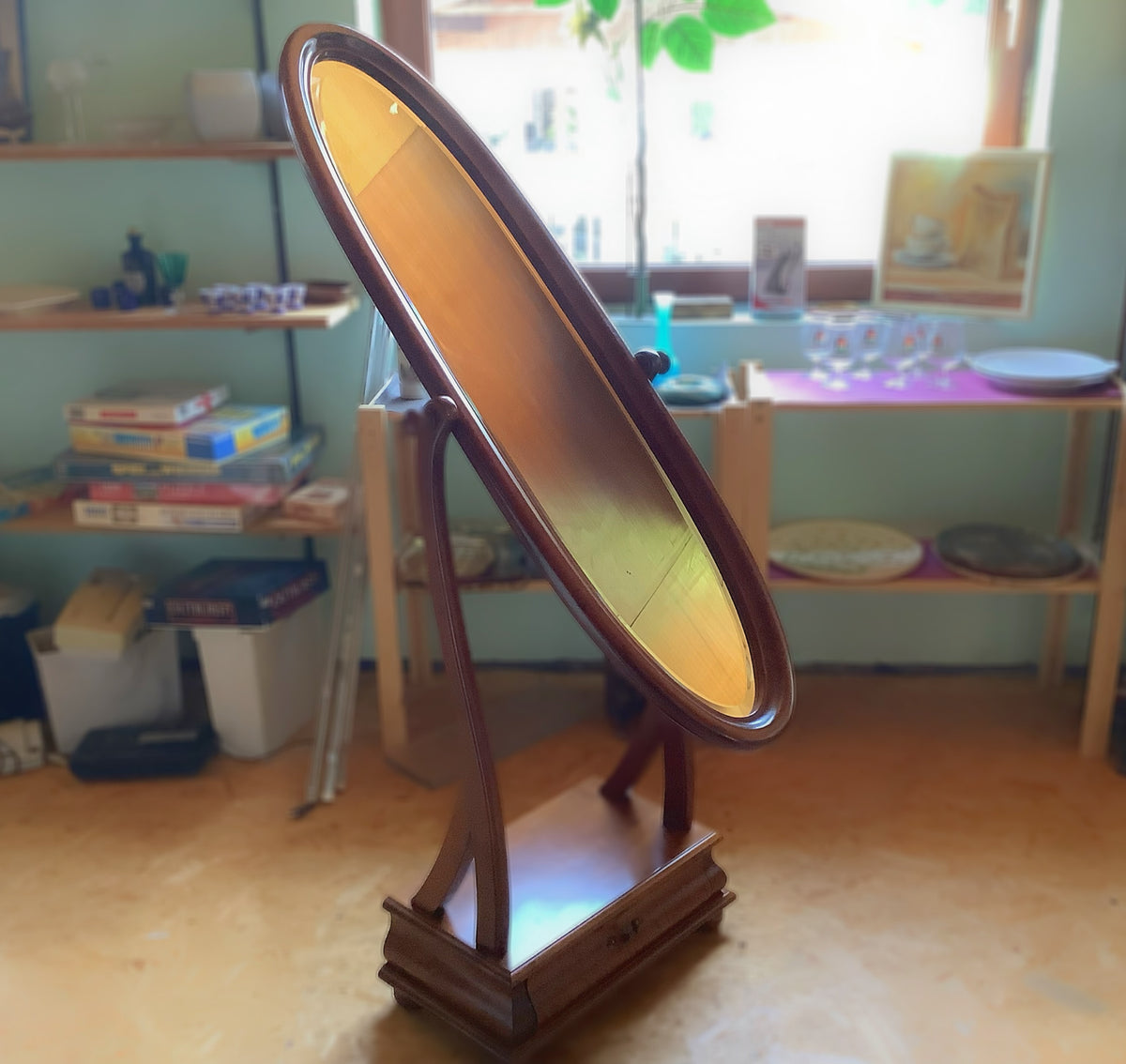 Vloerspiegel van hout met facettslijpsel en lade, 175 cm