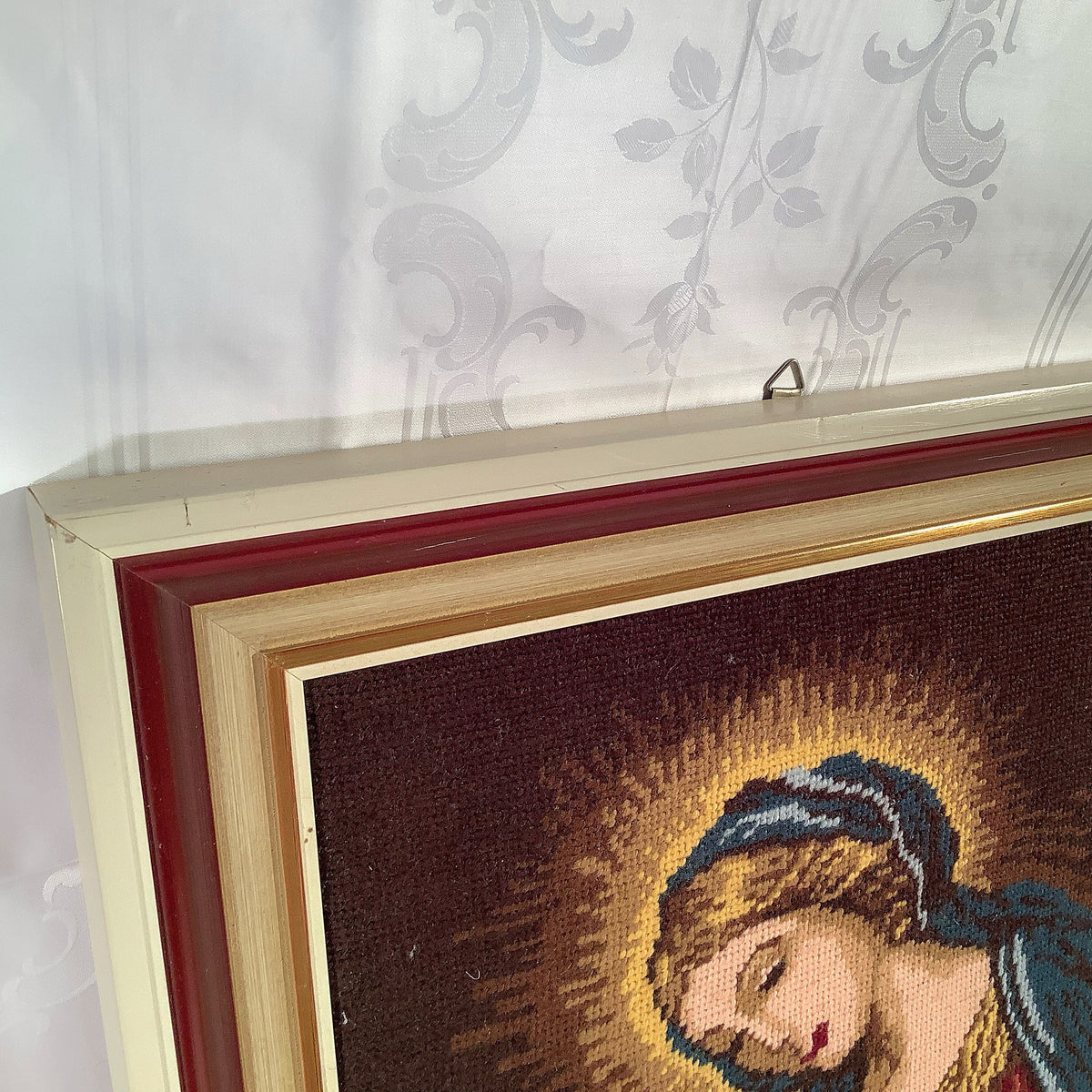 Embroidered wall art of Mary with Baby Jesus, wooden frame, 40 x 50 cm