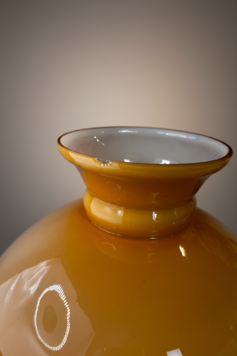Lampada a petrolio con paralume in vetro dipinto a mano e base in ottone, 68 cm