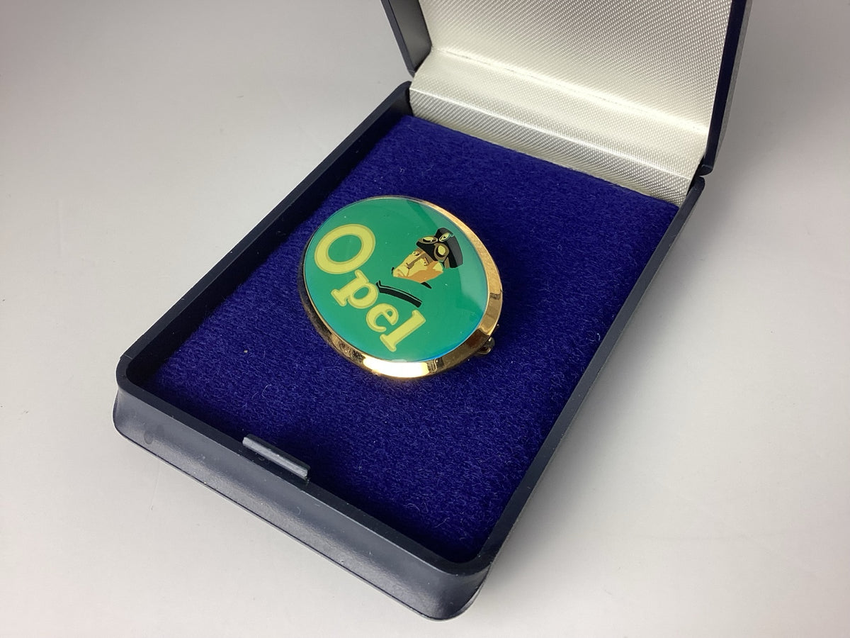 Vintage Opel broche met veiligheidsspeld, ovaal, groen-goud, met etui