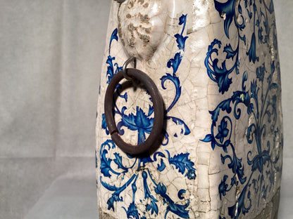 Alte Keramikvase rustikal, in Weiß und Blau, Steingut Vase – Detailansicht 4