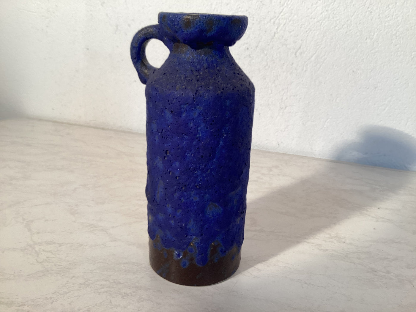 Schöne Vase blau stumpf in Handarbeit