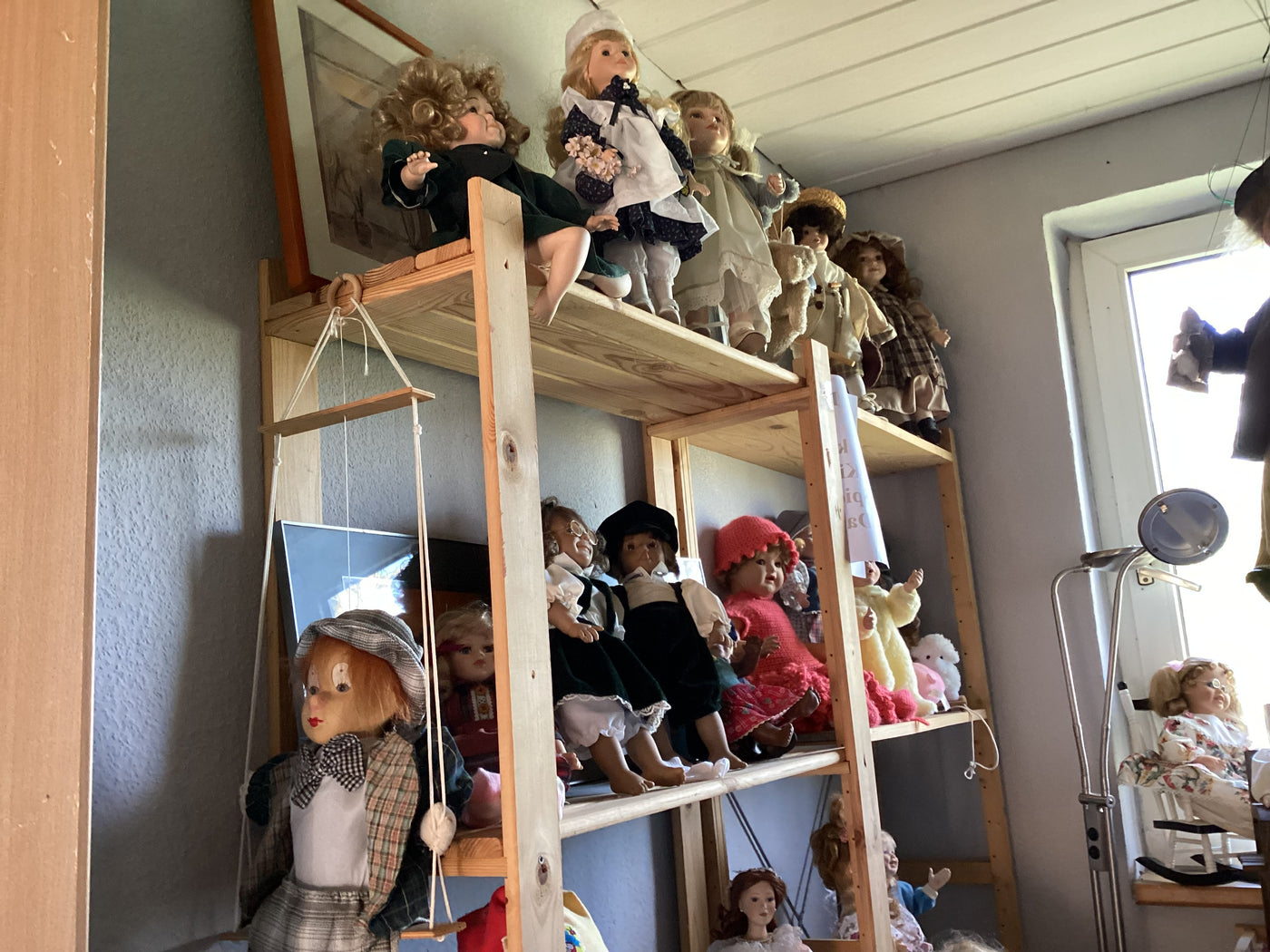 Puppensammlung 60 Vintage Puppen, Puppenwagen aus Holz, Porzellanpuppen, Stoff