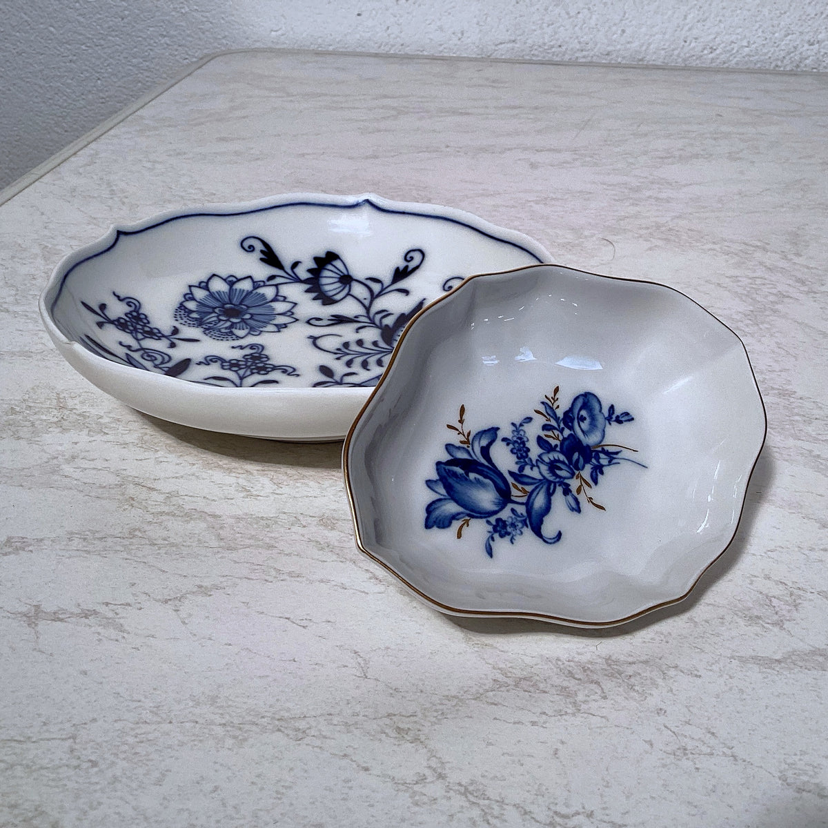Kleine Porzellanschale mit Meissen-Zuordnung, 10,5 cm – weitere Ansicht