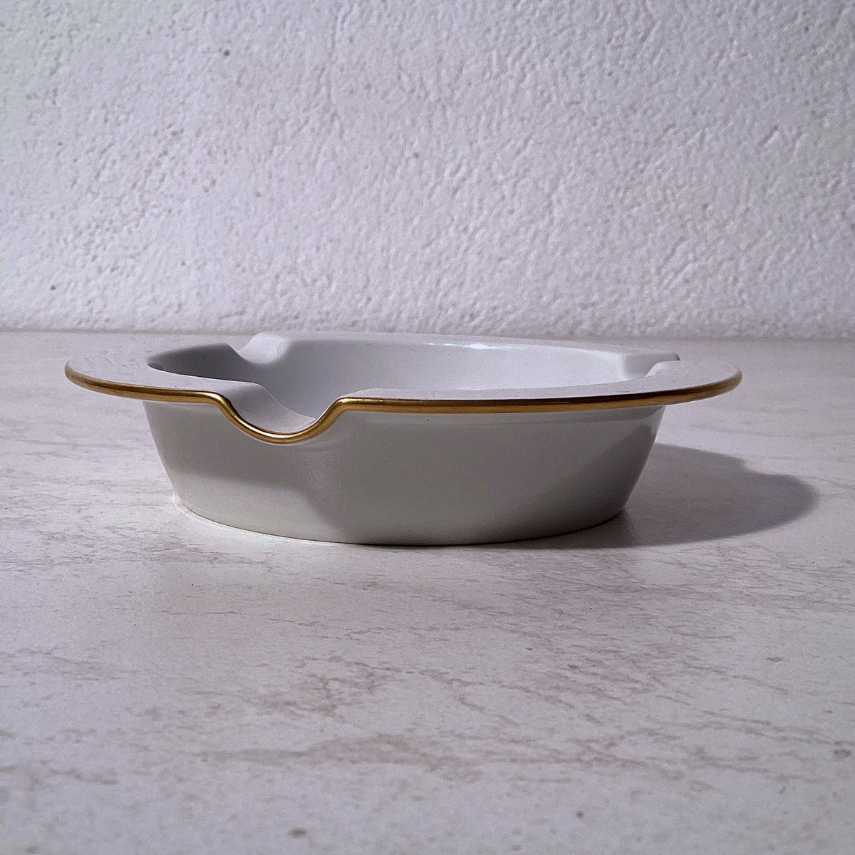 Porzellan-Aschenbecher mit Meissen-Zuordnung, Ø 12,5 cm – Detailansicht