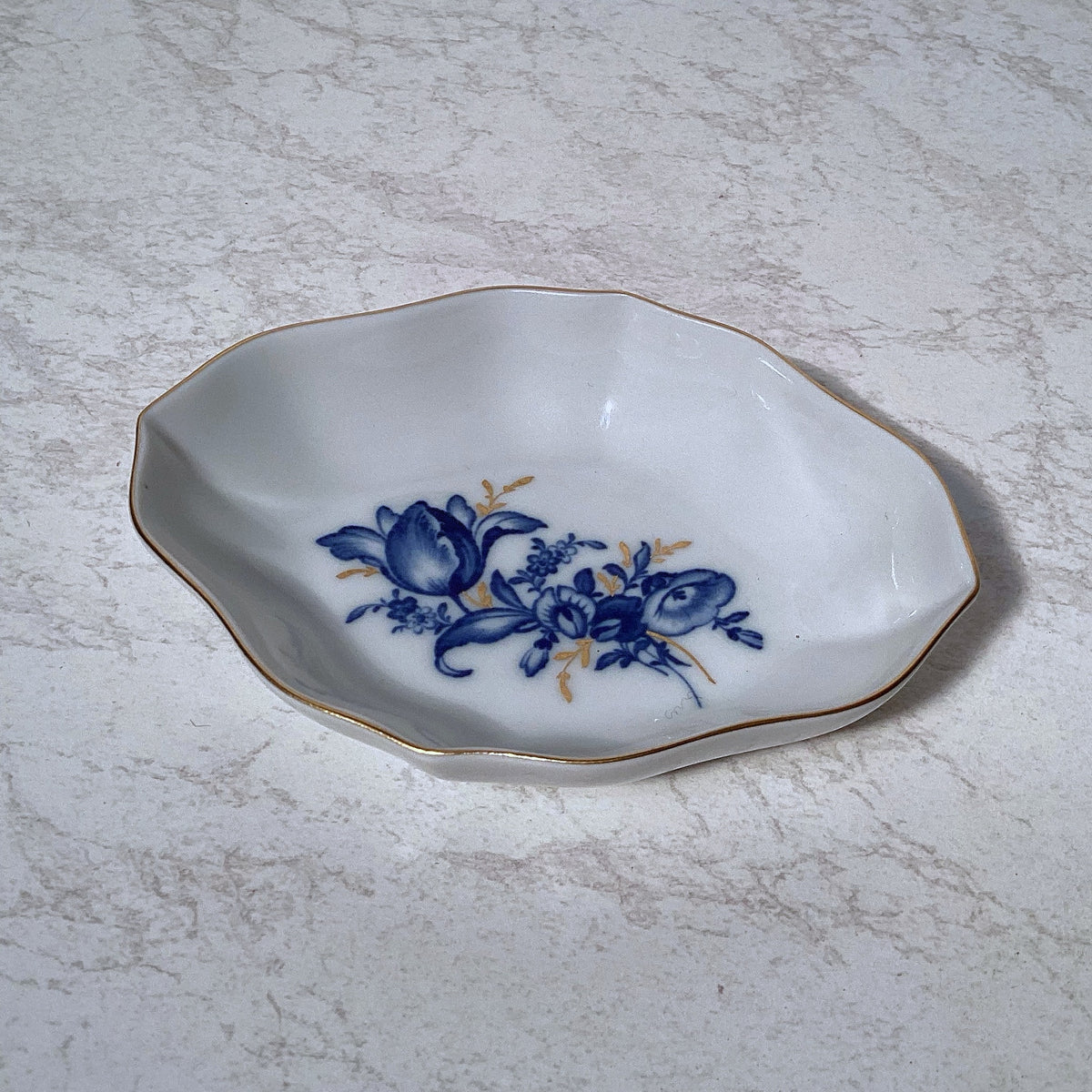 Kleine Porzellanschale mit Meissen-Zuordnung, 10,5 cm – Detailansicht