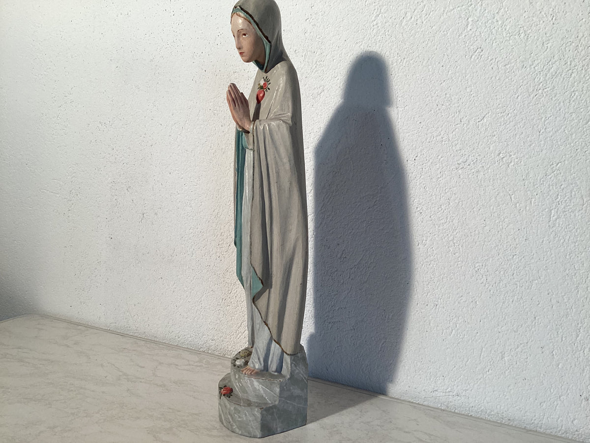 Marienfigur aus Holz, weiß-blau, handbemalt, 48 cm – Detailansicht