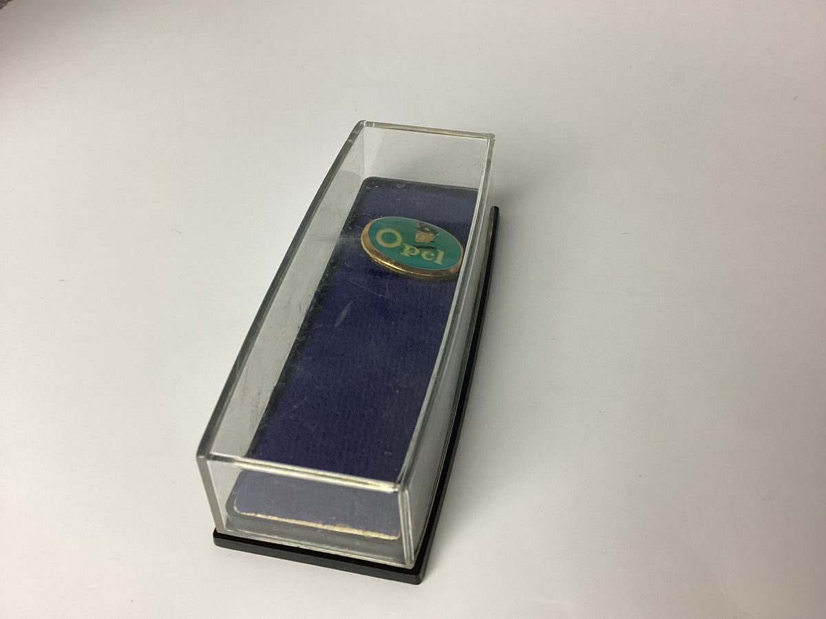 Vintage Opel speldje, ovale pin met figuurmotief en doosje