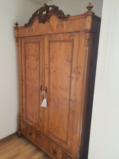 Antiker Gründerzeit-Kleiderschrank um 1890 – weitere Ansicht
