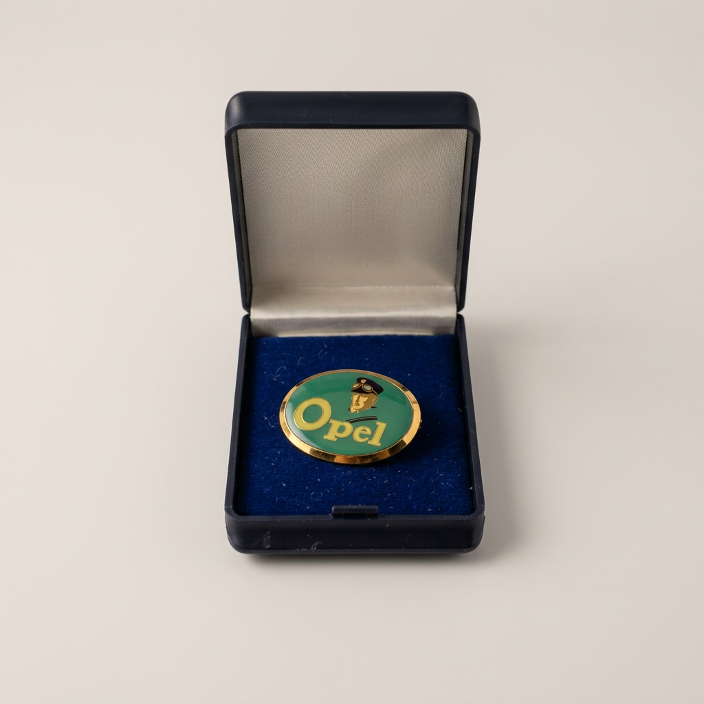 Vintage Opel broche met veiligheidsspeld, ovaal, groen-goud, met etui