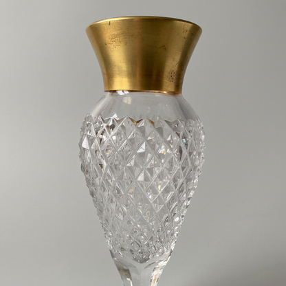 Bleikristall-Vase mit Goldrand, Rand und Schliff im Detail – freigestellt