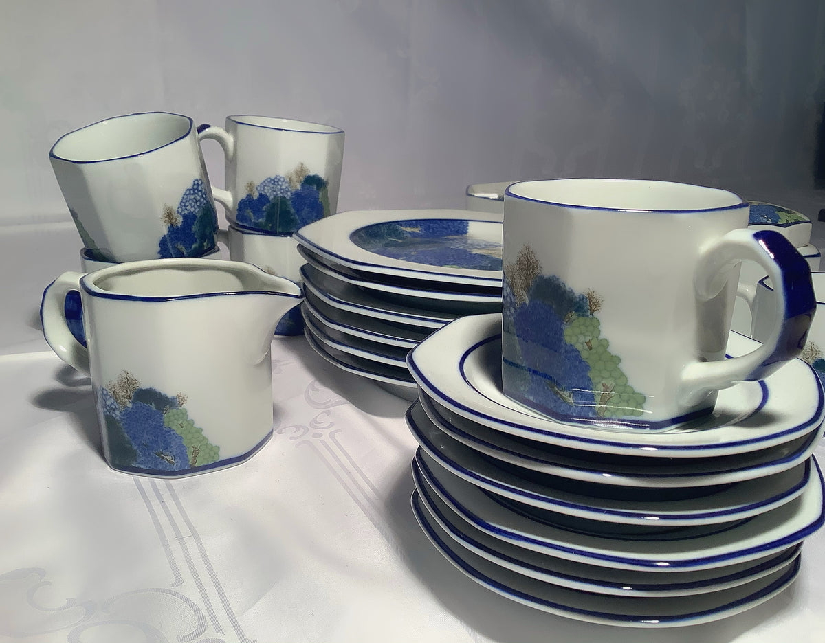 Tellerset in Blau-Weiß mit Tasse und Schale – weitere Ansicht