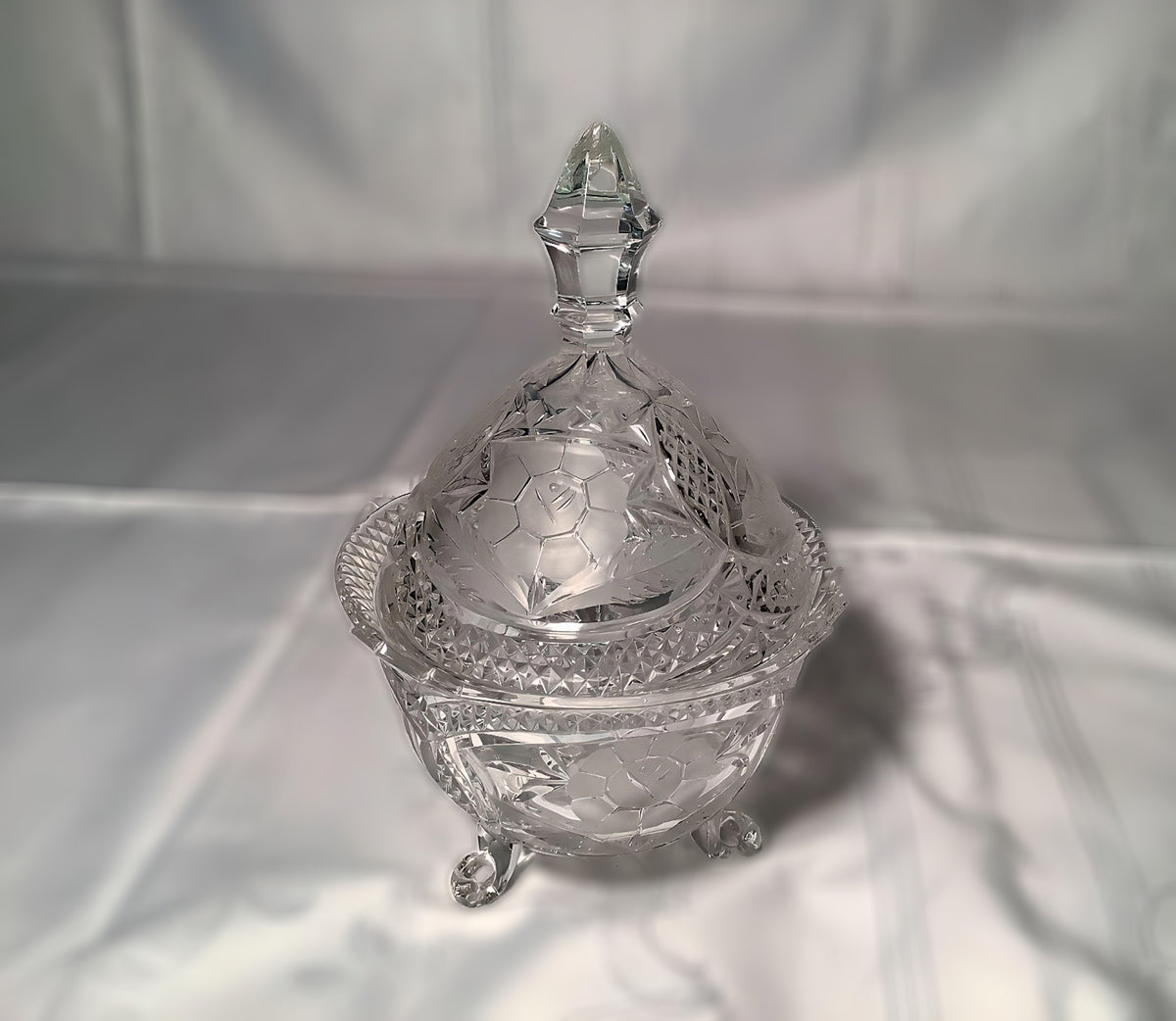 Kristallschale in Eiform, 20 cm hoch – Detailansicht