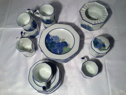 Tellerset in Blau-Weiß mit Tasse und Schale – Detailansicht