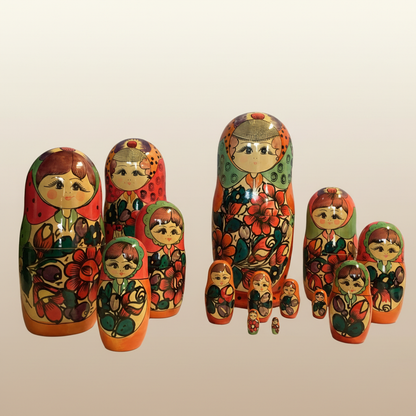 Matroschka Set Vintage 14-teilig – Russische Babuschka Puppen Rot-Grün – Detailansicht 2
