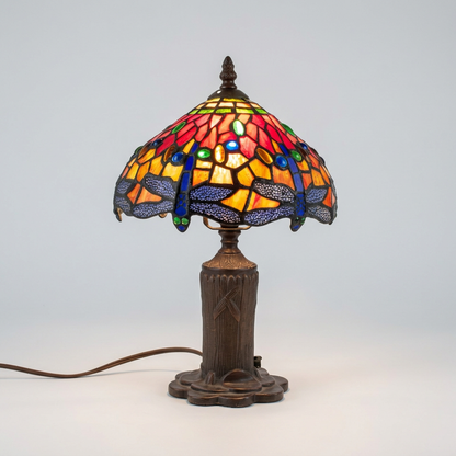 Tiffany-Stil Tischlampe mit Libellenmotiv, Buntglas, 40 cm – freigestellte Gesamtansicht